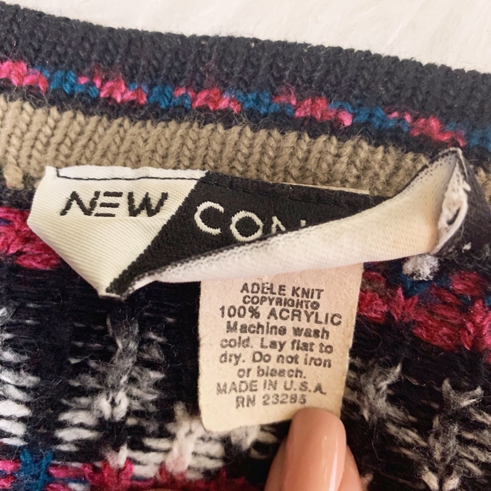 Vintage Floral Rose Aztec Printed Sweatshirt - Picture 6 of 6